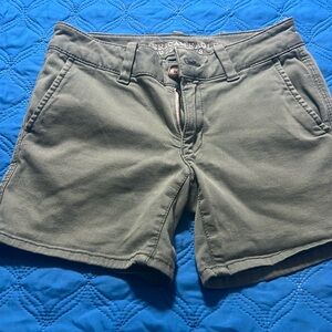 AE OLIVE GREEN SIZE 2 midi shorts